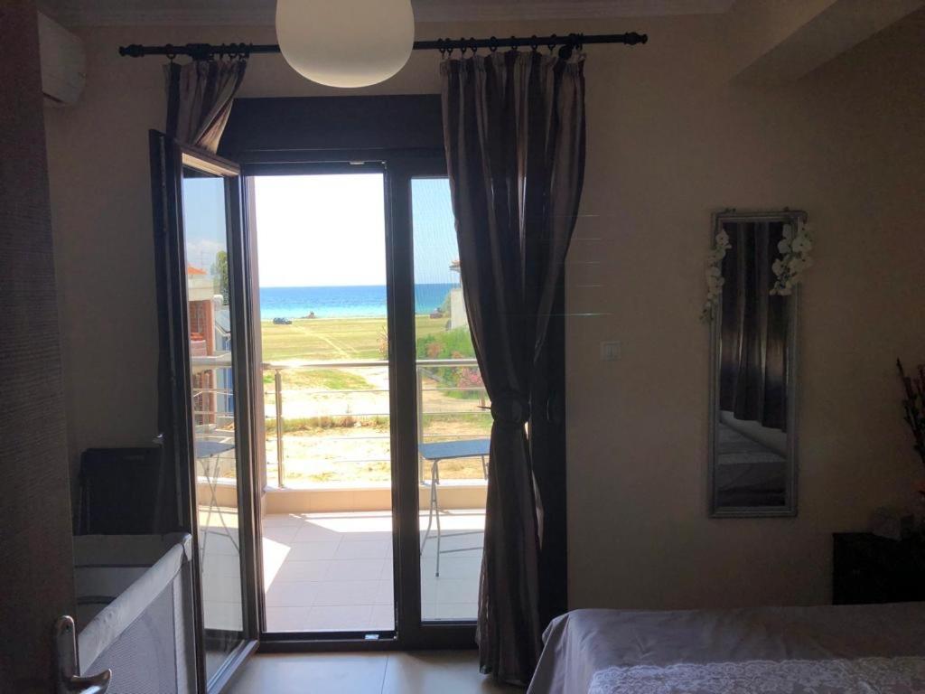 AM Beach House Nea Moudania Exterior foto